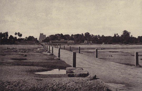 Linnaeus Tripe, Madura: The Vygay River, with Causeway, across to Madura, January – February 1858, albumen print. National Gallery of Art, Washington, The Carolyn Brody Fund and Horace W. Goldsmith Foundation through Robert and Joyce Menschel