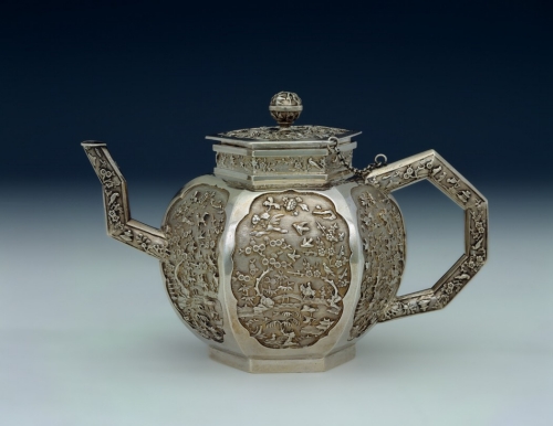 E82766 Silver Teapot, befre 1682