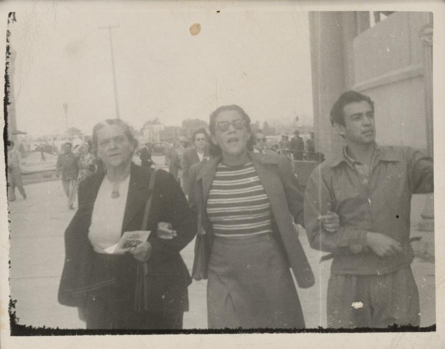Elizabeth Catlett with her mother (left) and husband, artist Francisco Mora (right) at a protest in Mexico